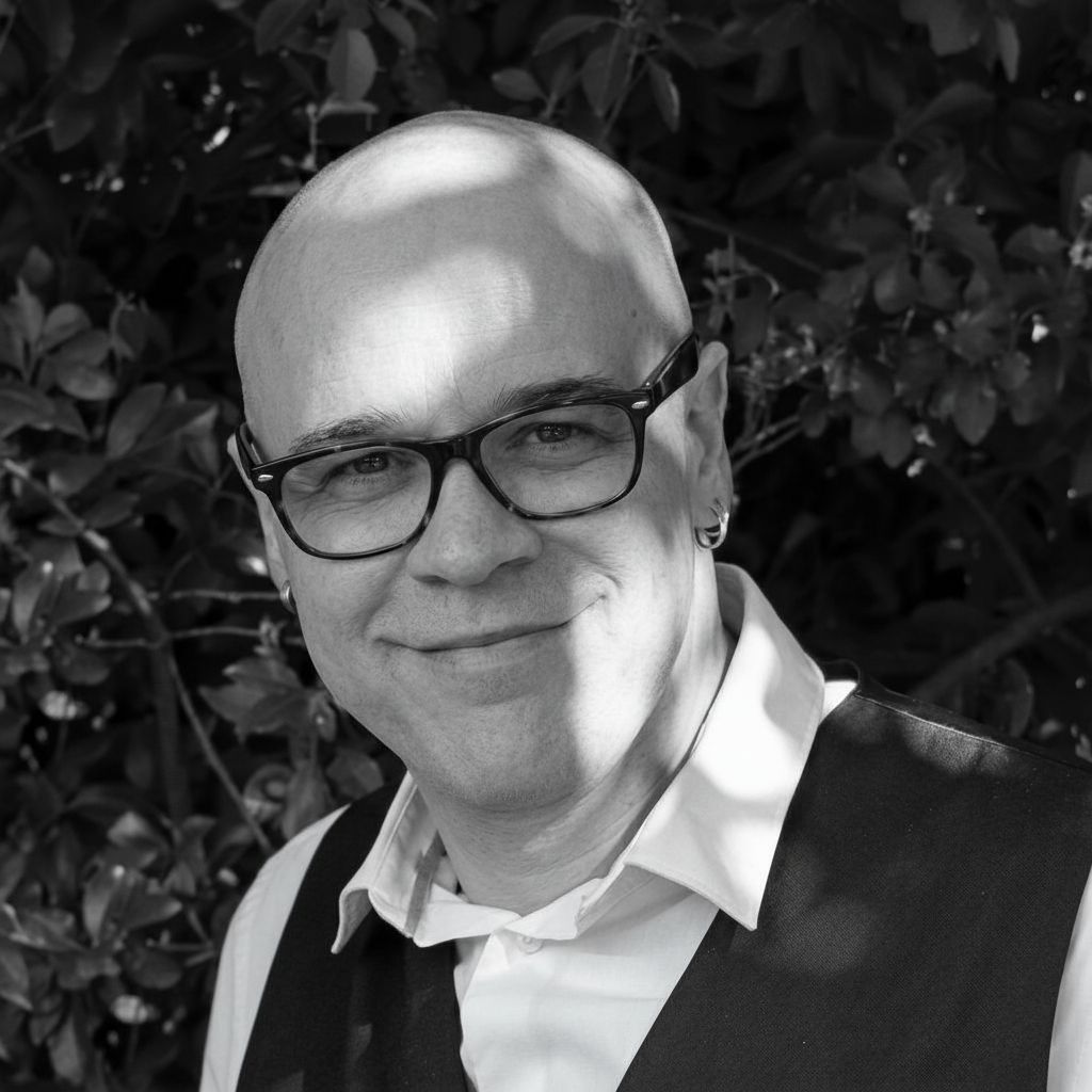 Marcel Pi, psycho-sophrologue et auteur — portrait en noir et blanc